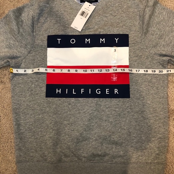 New with tags Tommy Hilfiger Sweater - Picture 2 of 6